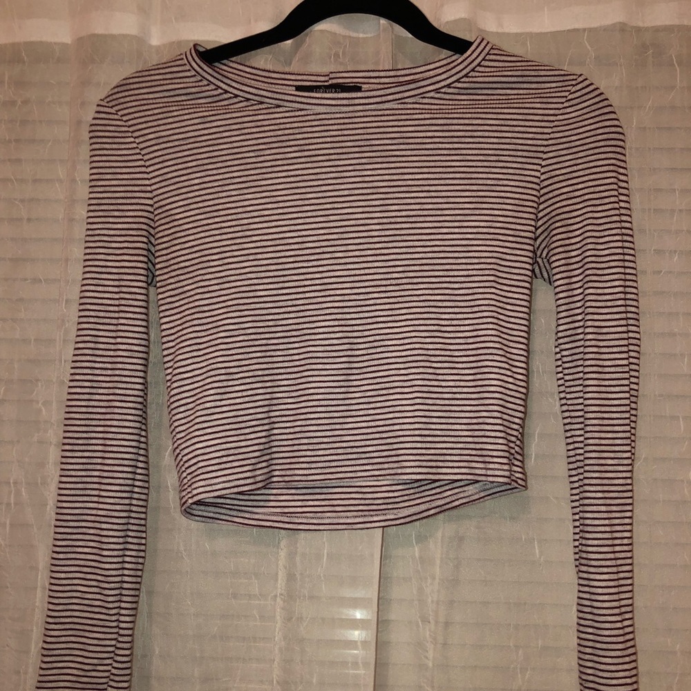Long sleeve red and cream crop top